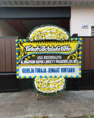 Papan Bunga Duka di Pematang Tiga